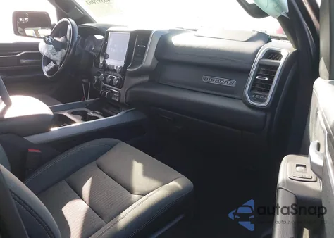 2021 Ram 1500 Big Horn Quad Cab 4X2 6'4 Box из США, поврежденный, VIN 1C6RREBT0MN801464